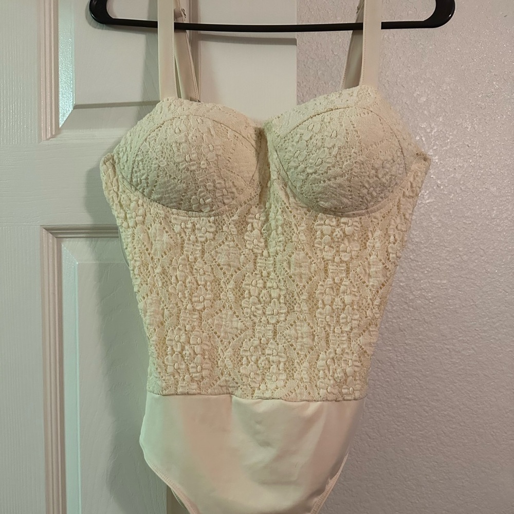 Lace body suit